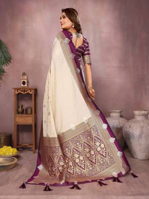 Beige handloom kalamkari silk blend saree with zari woven work 4