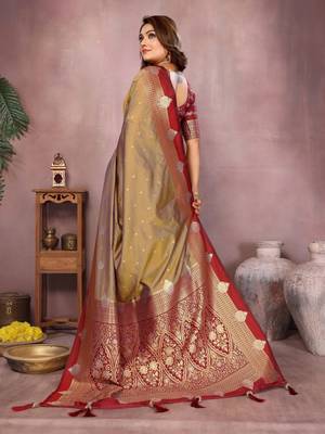 Gold handloom kalamkari silk blend saree with zari woven work 4