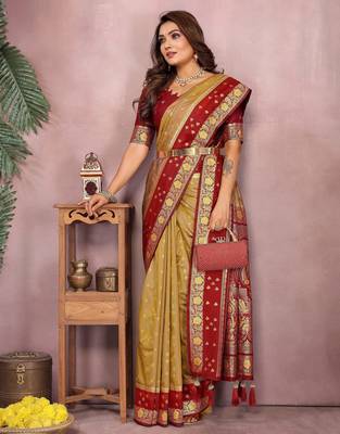 Gold handloom kalamkari silk blend saree with zari woven work 2