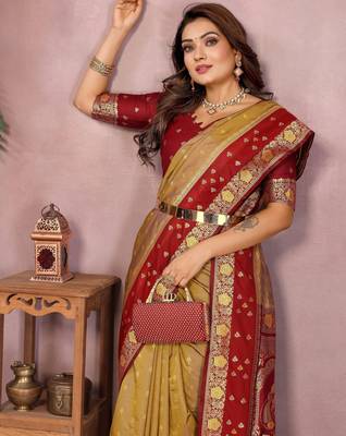 Gold handloom kalamkari silk blend saree with zari woven work 3