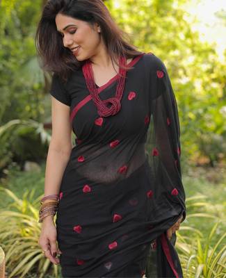 Dilbaru red heart embroidery cotton saree with blouse 3