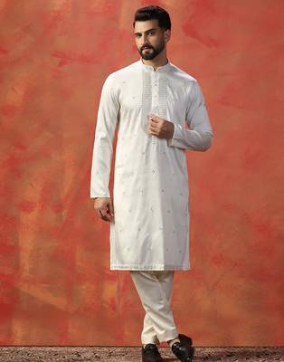 White embroidered kurta pyjama set     elegant indian outfit for ceremonies 2