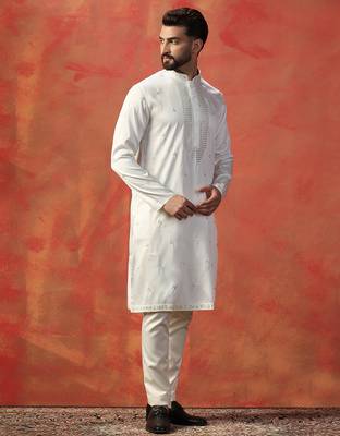 White embroidered kurta pyjama set     elegant indian outfit for ceremonies 3