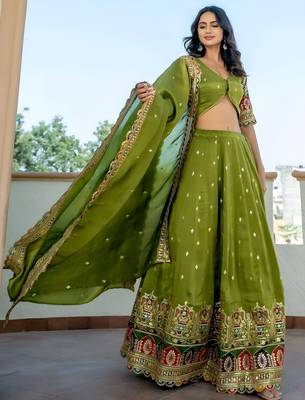 green thread embroidered silk mehendi lehenga set choli with dupatta 3