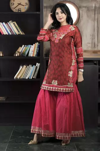 Maroon embroidered silk straight cut kurta