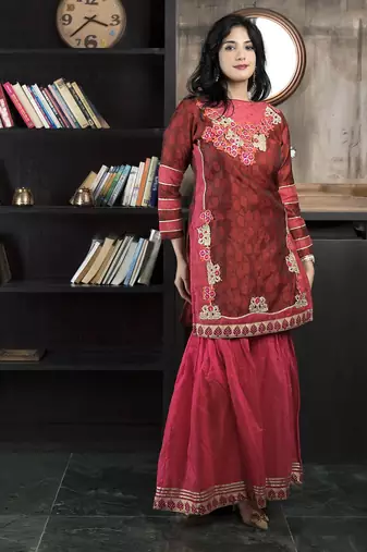 Maroon embroidered silk straight cut kurta