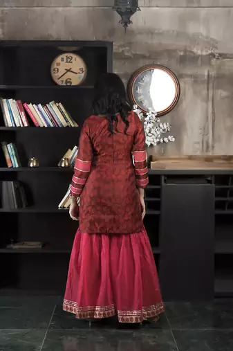 Maroon embroidered silk straight cut kurta