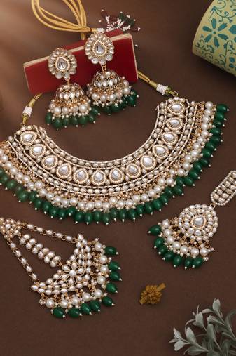 Green color kundan necklace set with leaf inspired detailing and shine