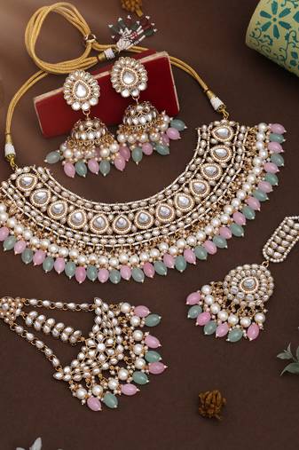 Pink & pista green color kundan necklace set with fine carving details