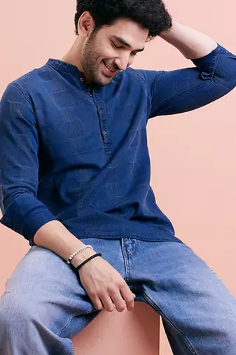 Men blue textured denim short kurta