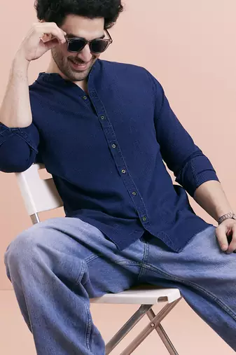 Men blue textured denim short kurta