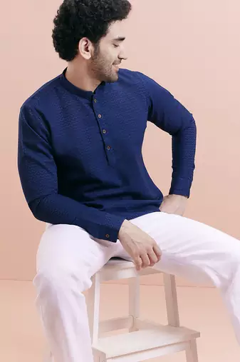 Men blue textured denim short kurta