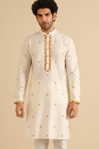 Men off white kurta