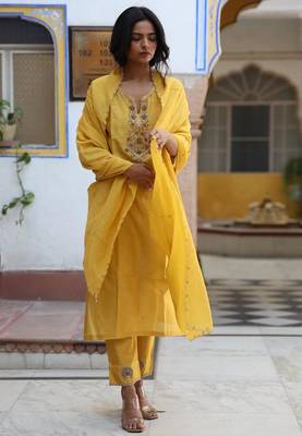 Mustard guldasta heritage suit set 1