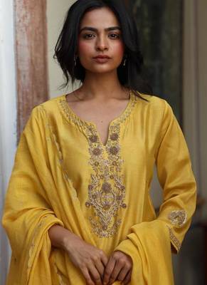 Mustard guldasta heritage suit set 4