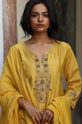 Mustard guldasta heritage suit set