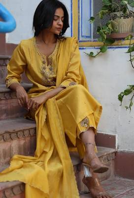 Mustard guldasta heritage suit set 5