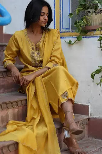 Mustard guldasta heritage suit set