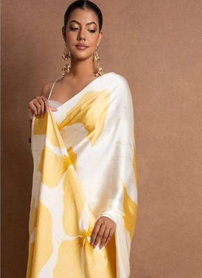 Yellow crepe digital printed saree with blouse 2