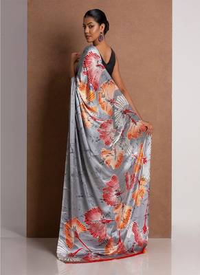 Grey crepe digital printed saree with blouse 2