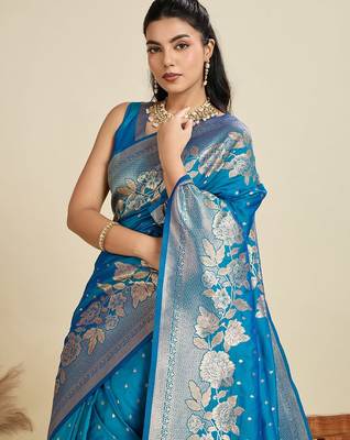 blue kanjivaram silk blend two-tone zari weaving saree 1