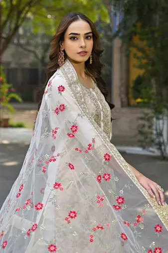 Women off white silk blend solid embroidered straight kurta trousers with dupatta