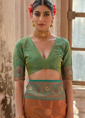 Brown Banarasi silk blend Contrast Zari Weaving Saree  4