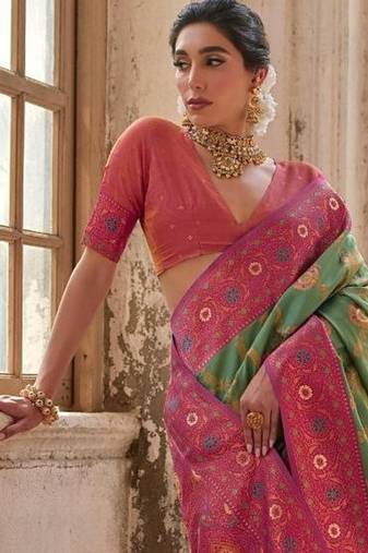 Green Banarasi silk blend Contrast Zari Weaving Saree 