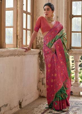 Green Banarasi silk blend Contrast Zari Weaving Saree  3