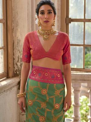 Green Banarasi silk blend Contrast Zari Weaving Saree  5