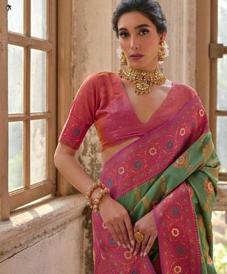 Light Green Banarasi silk blend Contrast Zari Weaving Saree  2