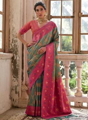 Light Green Banarasi silk blend Contrast Zari Weaving Saree  3