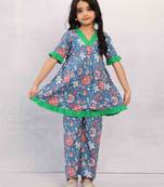 Women s Green Rayon Embroidered Straight Kurta Set