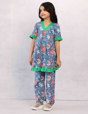 Women s Green Rayon Embroidered Straight Kurta Set 3