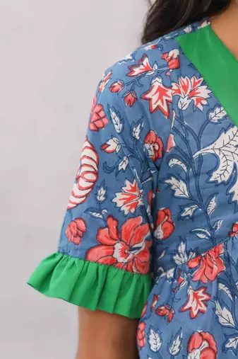 Women s Green Rayon Embroidered Straight Kurta Set