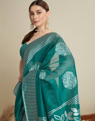 Green soft silk blend wevon flower stylish partywear saree 3