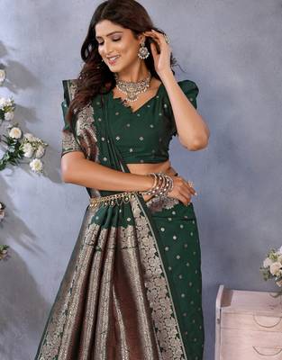 Green faux banarasi silk blend jacquard weving trendy partywear saree 4