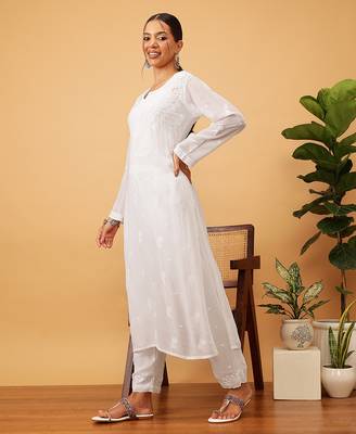 Hand embroidered white viscose georgette lucknowi chikankari kurta set  3