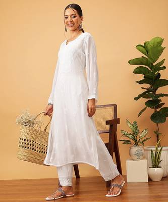 Hand embroidered white viscose georgette lucknowi chikankari kurta set  4