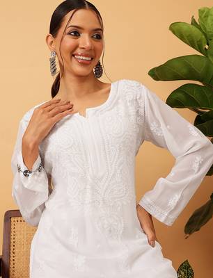 Hand embroidered white viscose georgette lucknowi chikankari kurta set  5