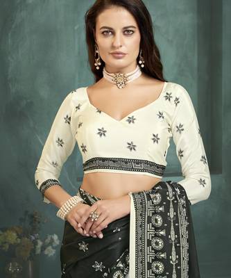 Black sophisticated digital foil printed crepe silk blend saree 4