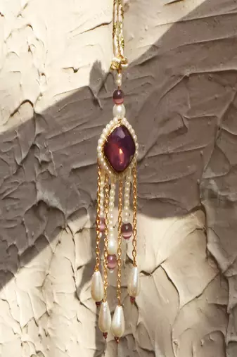 Amethyst pearl drop lumba with roli chawal capsules