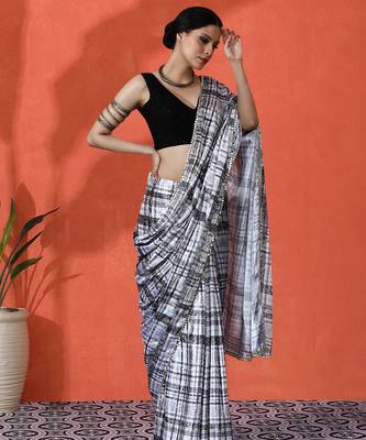 Off white chinon digital printed saree 5