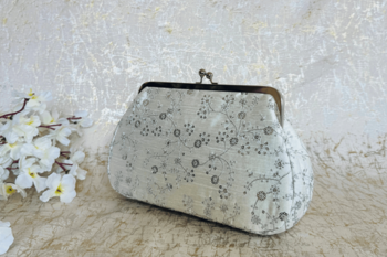 White Beauty Vintage Clutch 2