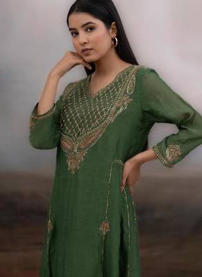 Green ambia dress set with dupatta 5
