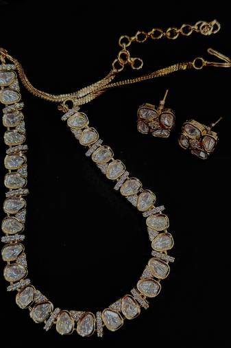 Gold kundan