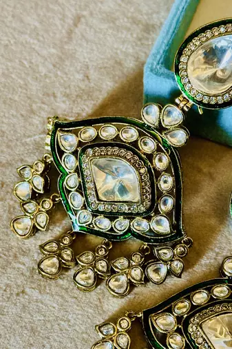 Gold kundan