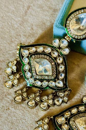 Gold kundan