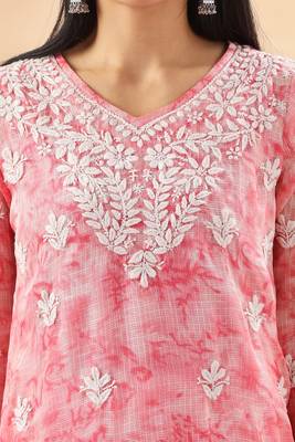 Women floral embroidered chikankari pure cotton straight kurta 5