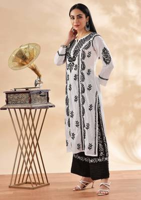 Women floral embroidered chikankari straight kurta 4